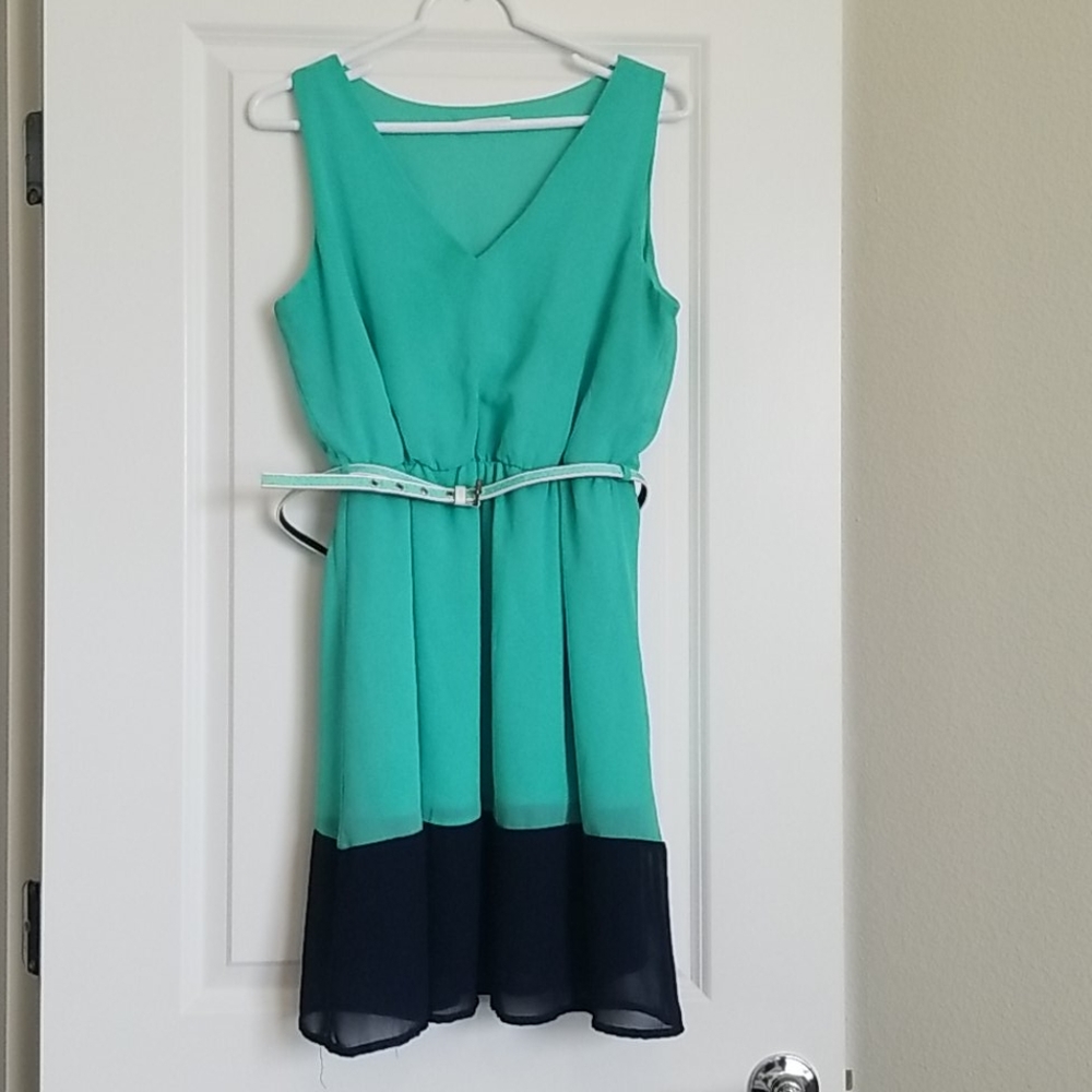 Sleeveless Block coloring dress w/belt